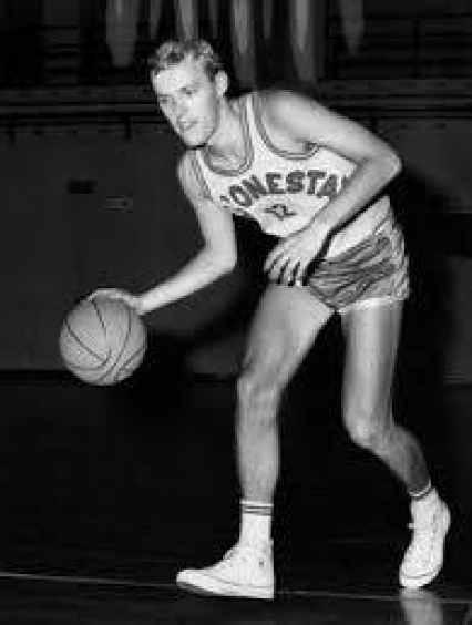 Ossola in palleggio in maglia All'Onestà